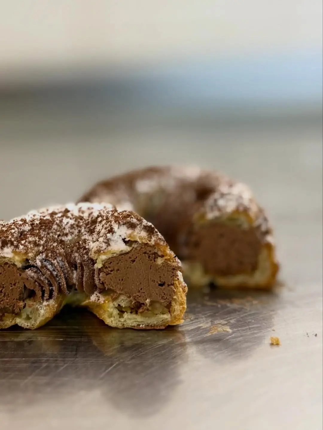 Розріз шоколадного десерту Pink Chocolat